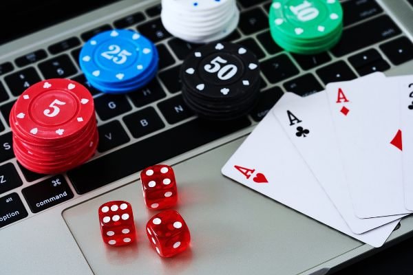 Myanmar ကစားသမားများ shan ko mee APP ဖြင့် Sportsbook ကစားနေသောမြင်ကွင်း